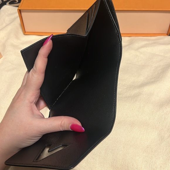 Louis Vuitton Twist Compact Wallet Epi Noir MSRP $875 - Picture 6 of 11